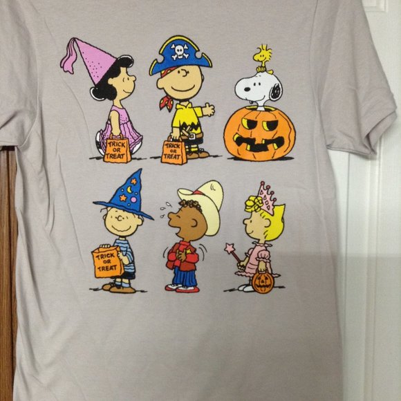 PEANUTS T-SHIRT SIZE MENS S BRAND NEW WITH TAGS HAS A STAIN SHOWN IN PHOTOS - Picture 2 of 11